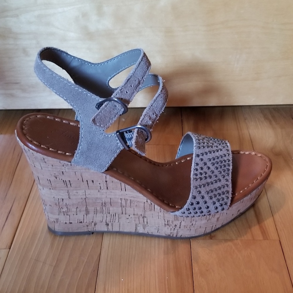Size 8 AE Wedges